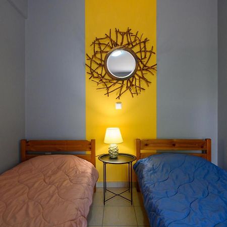 Rea Apartment II "1Minute From The Beach" Kalamata Exterior foto