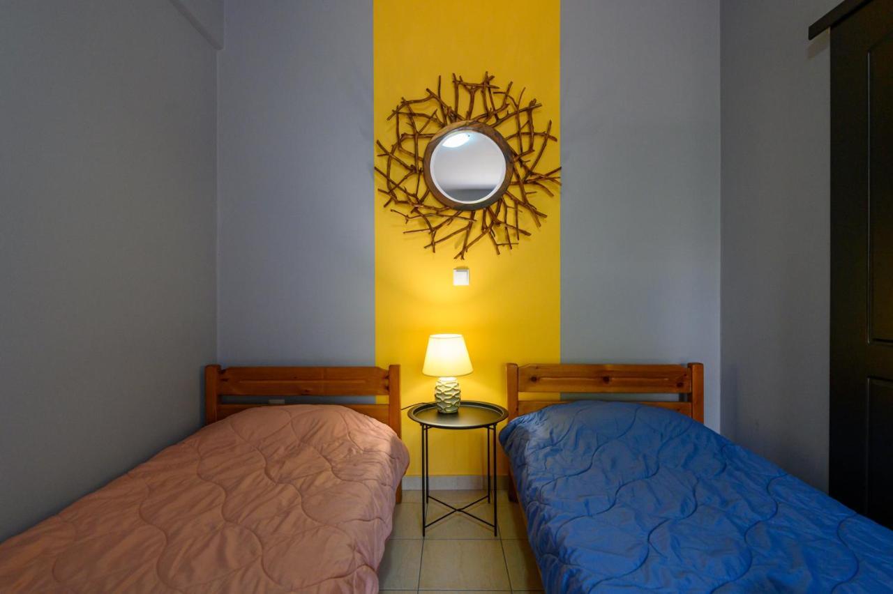 Rea Apartment II "1Minute From The Beach" Kalamata Exterior foto