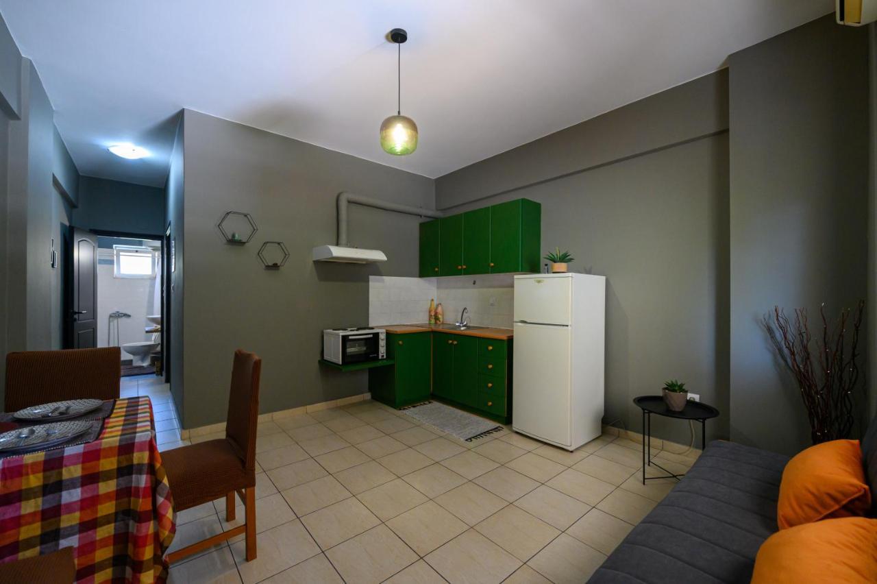 Rea Apartment II "1Minute From The Beach" Kalamata Exterior foto