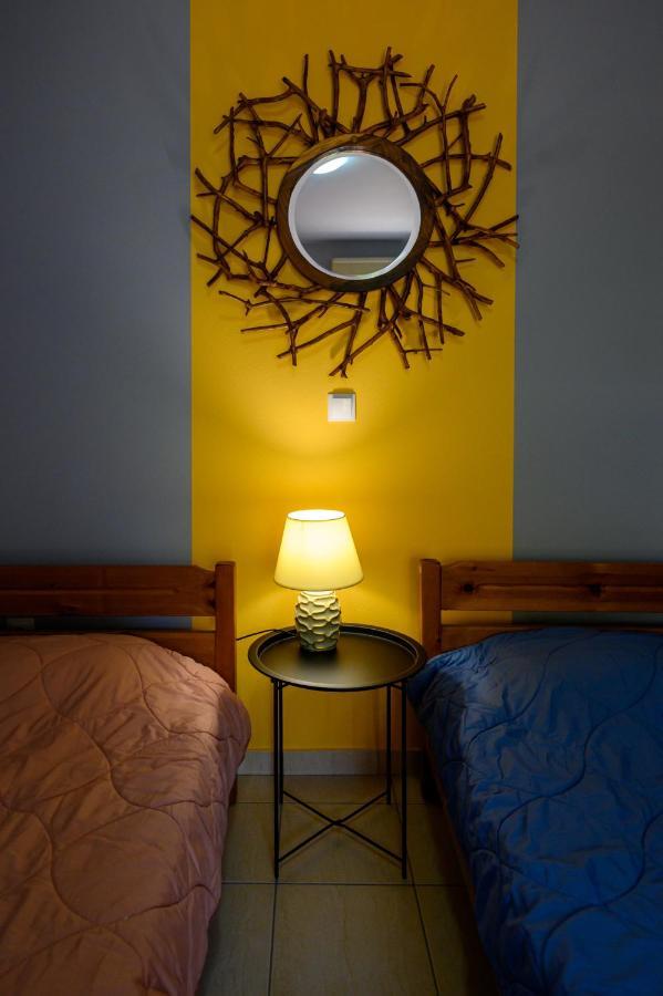 Rea Apartment II "1Minute From The Beach" Kalamata Exterior foto