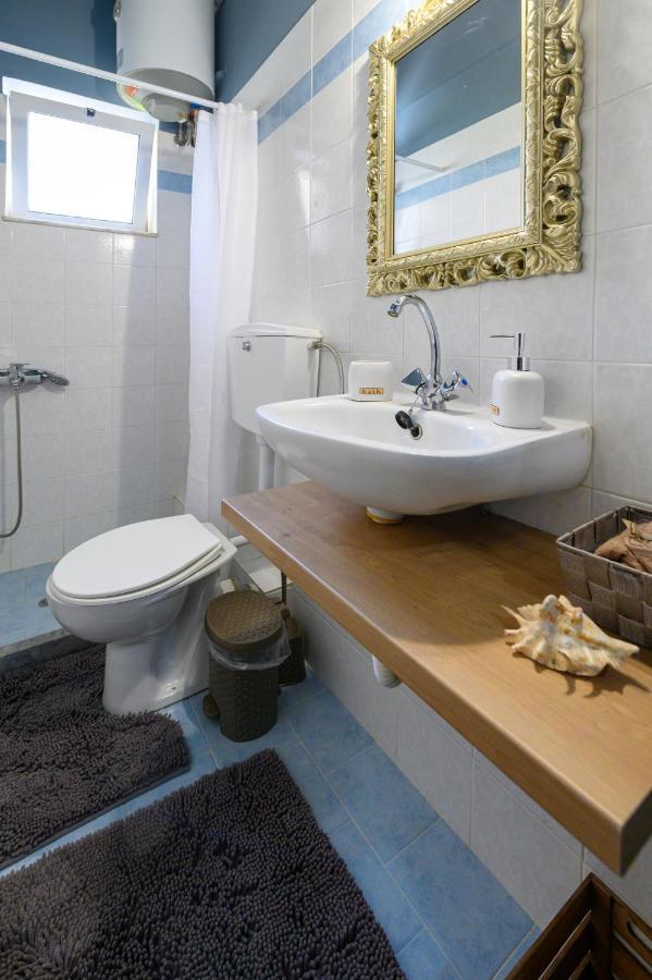 Rea Apartment II "1Minute From The Beach" Kalamata Exterior foto