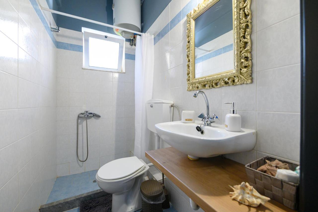 Rea Apartment II "1Minute From The Beach" Kalamata Exterior foto