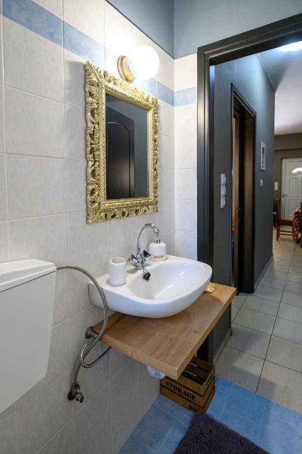 Rea Apartment II "1Minute From The Beach" Kalamata Exterior foto
